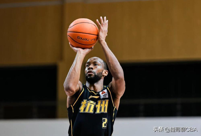 关于那不勒斯内部会议纪要流出：转会期止住颓势，CBA季后赛使命明确，身体对抗强度拉满的信息